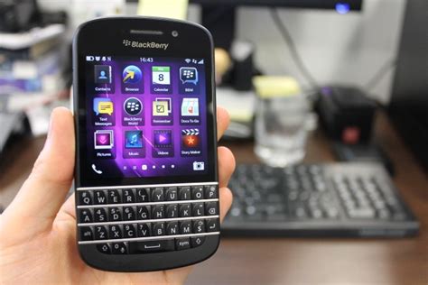 Blackberry Q10 Review The Return Of The Qwerty Keyboard Video