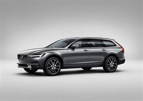 There are changes to the design, make no mistake about it. Volvo V90 Cross Country 2021 jeszcze w tym roku po ...