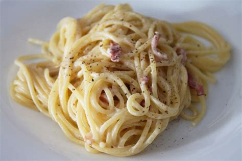 Como Hacer Espaguetis A La Carbonara Con Nata Y Bacon Idea De Hacer