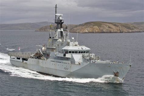 Marinha Do Bahrein Compra O Ex Navio Patrulha Hms Clyde Da Royal Navy