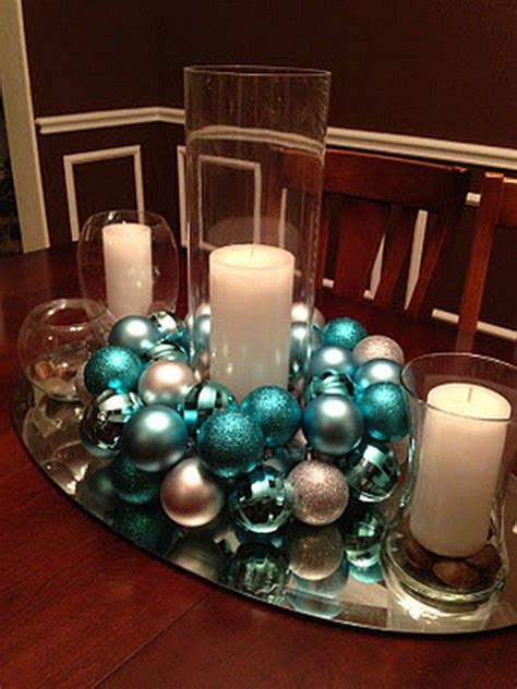 Juegos de mesa alternar menú. Hermosas ideas para decorar con esferas en Navidad