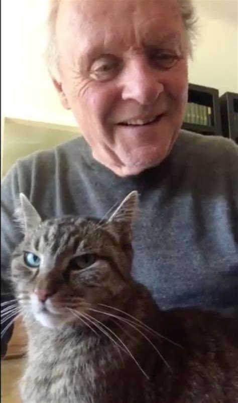 Anthony Hopkins Melts Hearts As He Plays Piano For His Cat