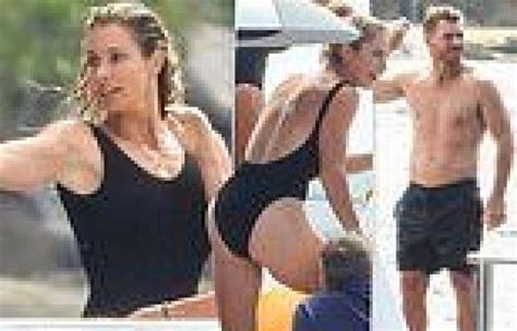 Cricket Australia Candice Warner Shows Off Her Incredible Figure In A
