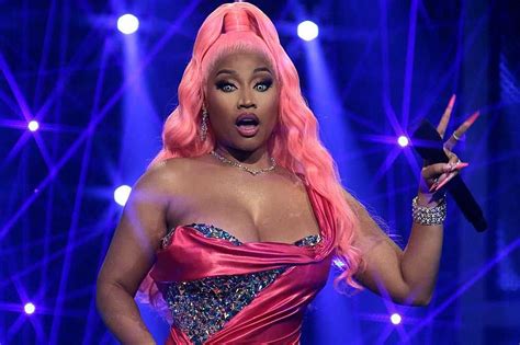 Nicki Minaj Reveals ‘new Boobs After Hinting At Breast Reduction Surgery Wowi News