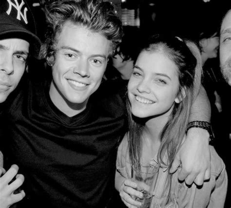 Pin By Sofia Flores On Harry Styles Harry Styles Girlfriend Harry Styles Barbara Palvin