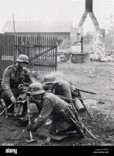 German Soldiers Wehrmacht Fire 8cm Mortar Russian Front 1941 Stock