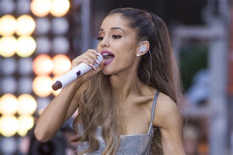 People Are Incredibly Confused By Ariana Grandes New Accent In A