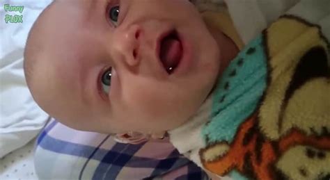 Uma Compilação De Vídeos Com Bebês Escutando Pela Primeira Vez Razões
