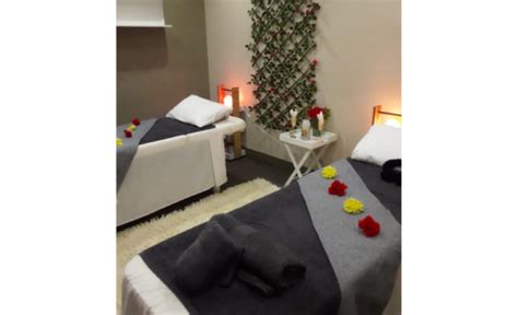 A Deluxe 75 Minute Couples Pamper Package Daddys Deals