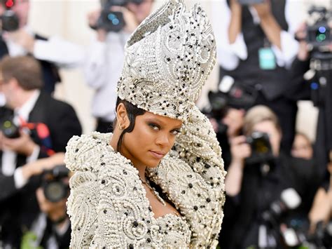 Rihannas Met Gala Outfit Took 750 Hours To Make