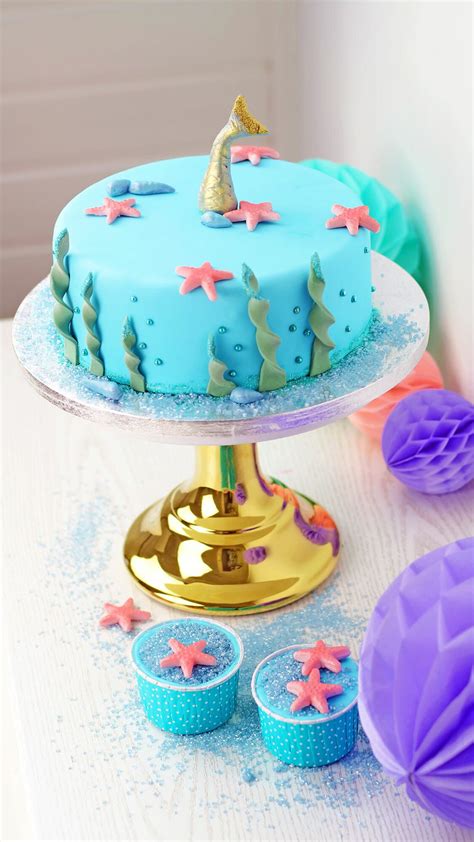 Du wählst eine torte für kinder aus und bestellst sie bei uns. Meerjungfrauen Geburtstag | Ideen für Einladungskarten und ...