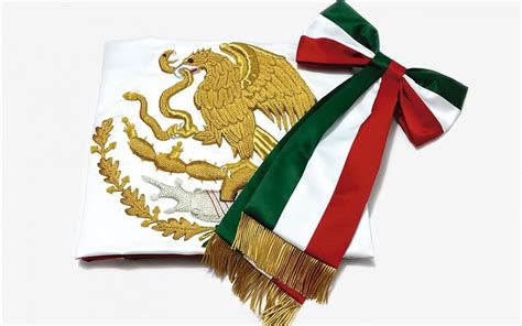 significado y origen de la bandera de méxico mano mexicana