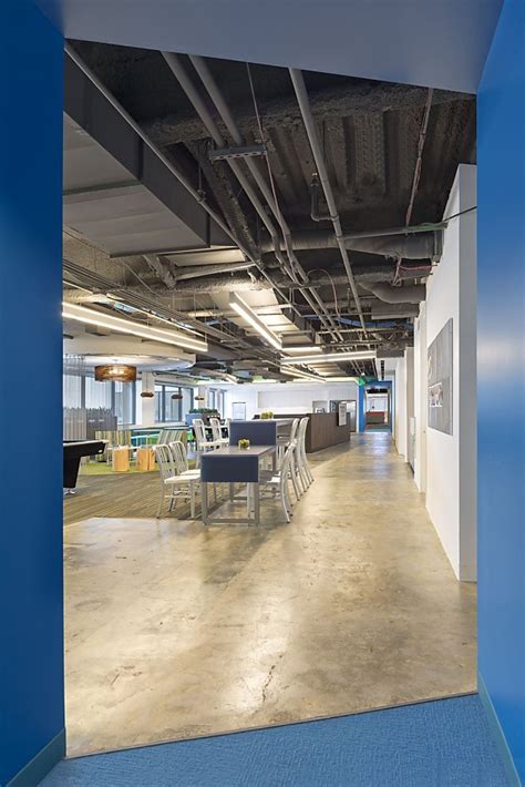 Tech Leads The Way In Office Design Architecture Kaiser Permanente