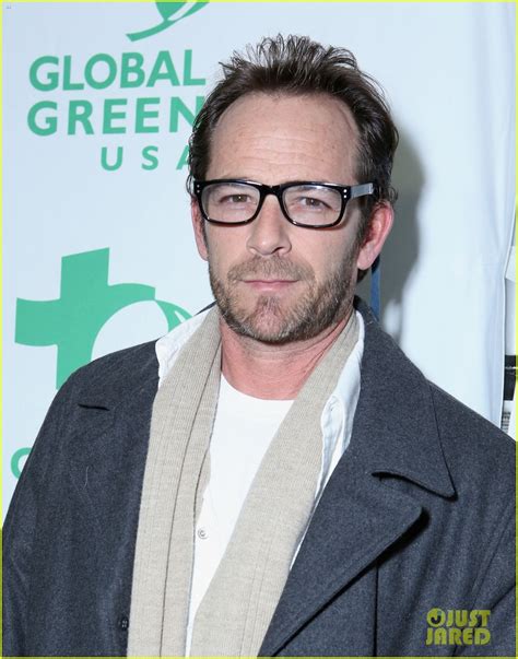 luke perry dead riverdale and 90210 star dies at 52 after reported stroke photo 4251281