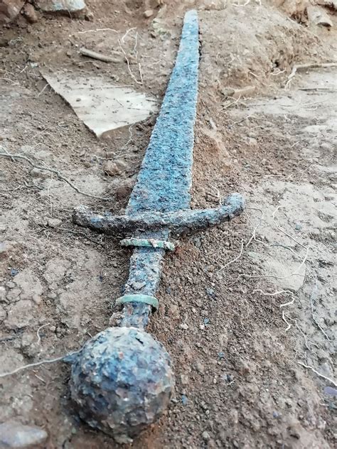 Archaeologists Unearth Knights 600yo Medieval Sword Madrid Metropolitan