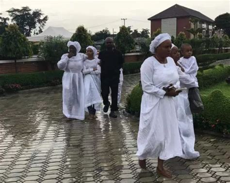 Remi Surutu Daughter’s Burial Photos Ayomikun Oladayo Buried At Ebony Vault Amid Heavy