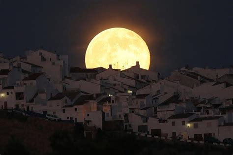 Supermoon 2014 Full Moon Known As Perigee Moon July 2014 Metro Uk