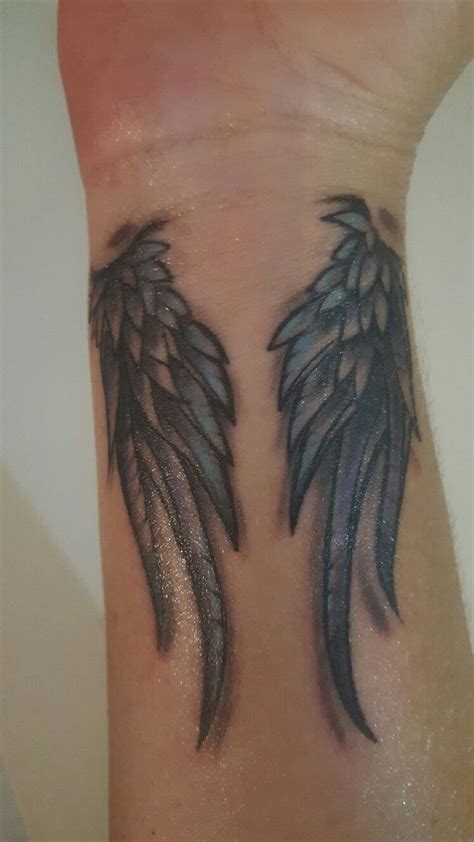 33 Awesome Angel Wings Tattoo Designs On Wrist Ideas In 2021