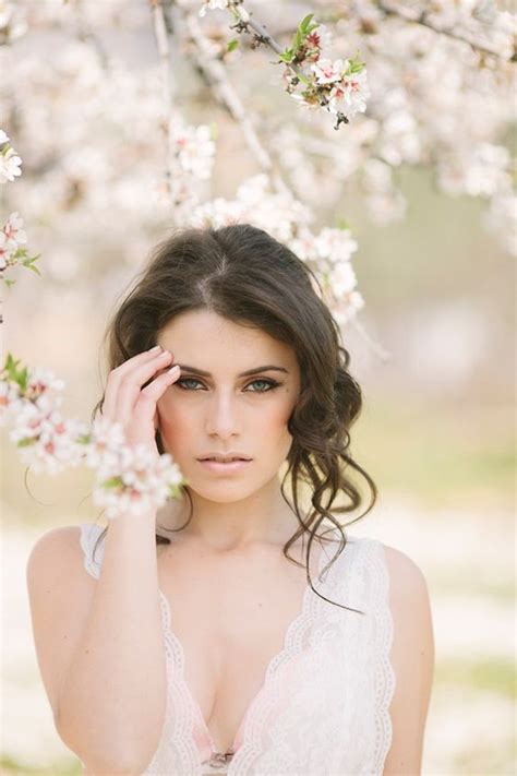 Divine Spring Bridal Makeup Looks That Will Make You Look Gorgeous On Your Wedding Day All For