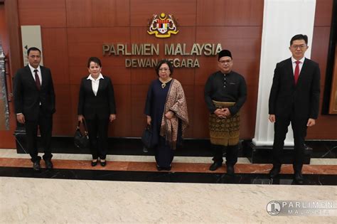 Dalam melaksanakan peranan dan tanggungjawabnya sebagai sebuah institusi penahanan dan pemulihan, jabatan penjara malaysia adalah tertakluk kepada akta dan peraturan yang telah diluluskan oleh parlimen malaysia. Portal Rasmi Parlimen Malaysia