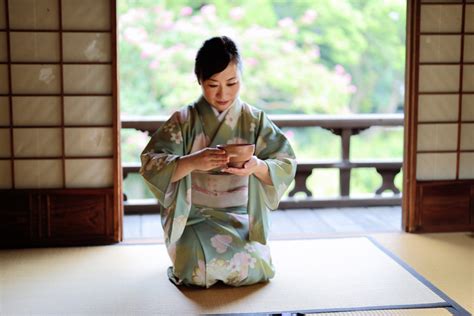 Japanese Tea Ceremony Explained Tea Ceremony Japan Experiences Maikoya