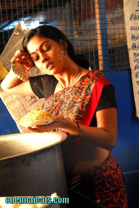 Aunties And Actress Pooja Umashankar Hot Actress Saree Stills