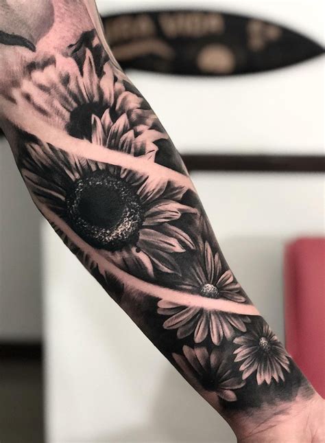 Black And Gray Sunflower Tattoo © Tattoo Artist Ponso Tattoo 💕🌻🌟💕🌻🌟💕
