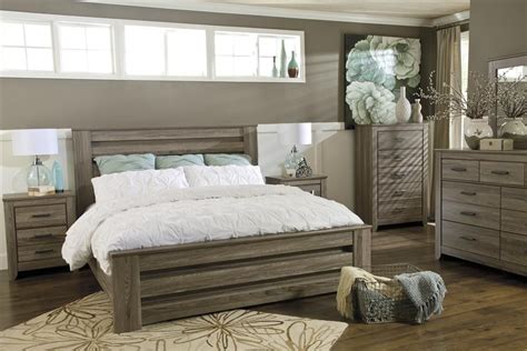 However, there are so many different types of king bedroom sets to choose from that a home decorating novice might become overwhelmed with decision anxiety. King Master Bedroom Sets | ... Zelen Vintage Casual Rustic ...