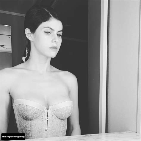 Alexandra Daddario Nude Sexy Pics Everydaycum The Fappening