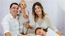 La mujer y los hijos de Xavi Hernández, nuevo entrenador del Barça