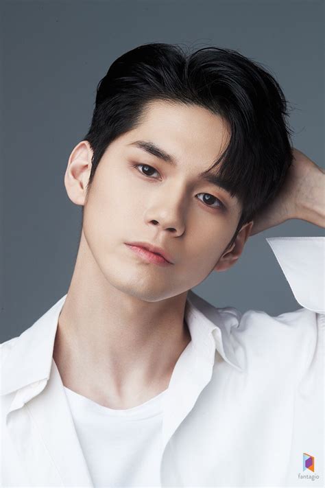 Ong Seong Woo Launches Instagram Account And Unveils New Profile Image