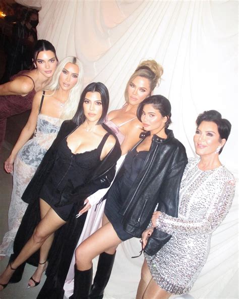 Kardashian Fans Blown Away As The Sisters Real Height And Body Type Is Revealed In Unedited Pic