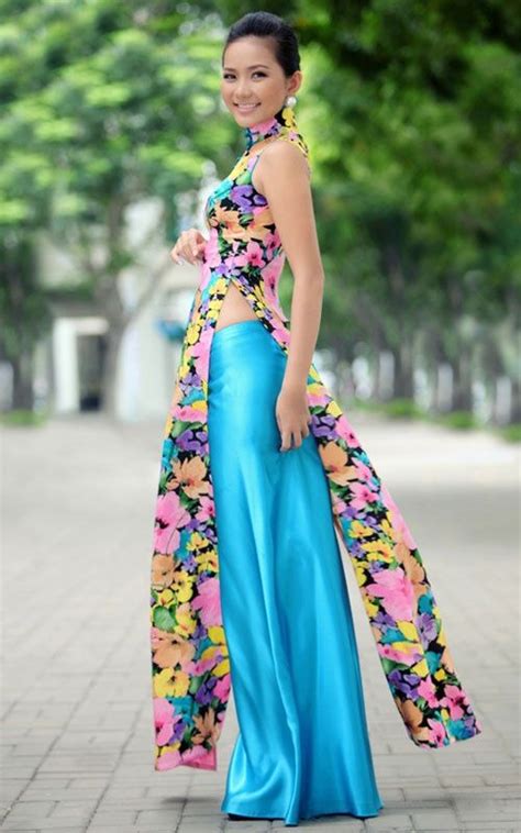 Ao Dai We Are Swooning Over The Back Detailing In This 1930s Inspired