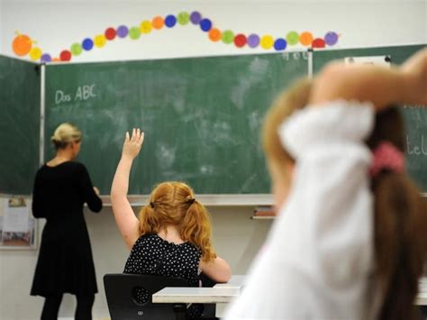 Sie Fühlte Sich Geschmeichelt Mathe Lehrerin Hat Sex Mit Schüler