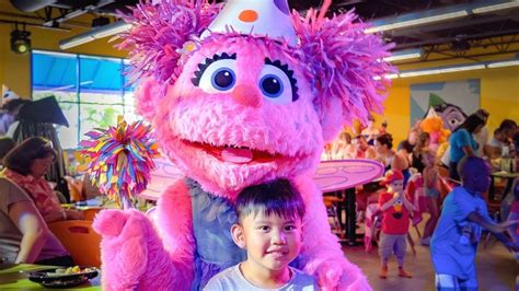 Happy Birthday Song | Sesame Street Birthday Party at Sesame Place Dine