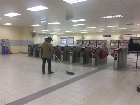 Dang wangi lrt station is an underground metro station, in kuala lumpur, malaysia, part of the kelana jaya line (formerly known as putra). Kuala Lumpur Walk Pics : Kuala Lumpur: From LRT Dang Wangi ...