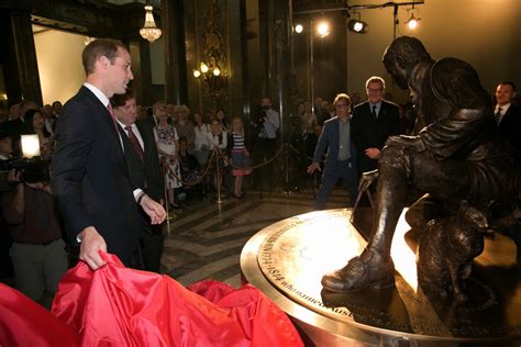 Matthew Flinders Statue Unveiled By Prince William Mark Richards News
