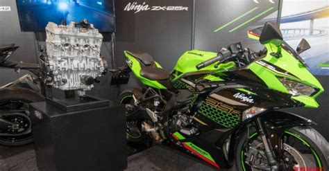 A 4 cylinder quarter litre engine might make you go salivating, but it is difficult to churn out high amount of power and at the same time have good low end torque. Kawasaki ZX-25R along with its 250 cc 4-cylinder engine ...