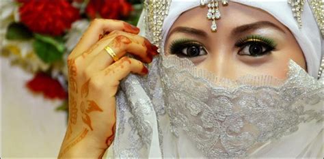 انڈونیشیا میں لڑکیوں کی شادی کی قانونی عمر 19 برس مقرر