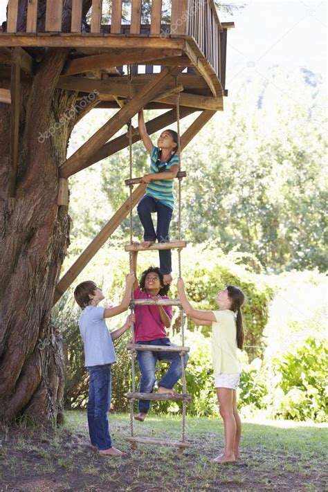 Children Climbing Rope Ladder To Treehouse — Stock Photo