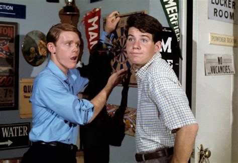 Still Of Ron Howard And Anson Williams In Happy Days 1974 Classic Tv Classic Movies Fonzie