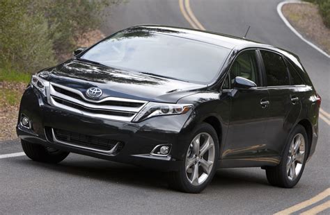 The 2015 toyota venza offers a sophisticated profile and sleek design to make every arrival a powerful one, while a luxurious cabin and spacious interior. 2015 Toyota Venza - Test Drive Review - CarGurus