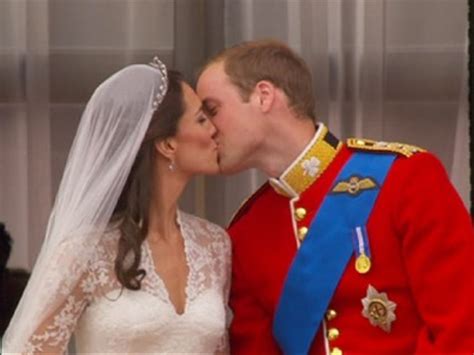 Prince William And Kate Middleton Kiss On Balcony Love Wallpaper
