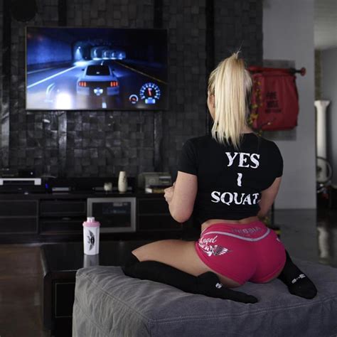The Top Ten Hottest Gamer Girls That Would Probably Whoop