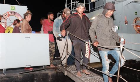 Crisis Migratoria Islas Caimán Devuelve A 16 Balseros Cubanos Vía