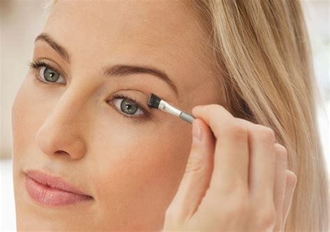 Tips On Eye Makeup For Women Over To Make Them Look