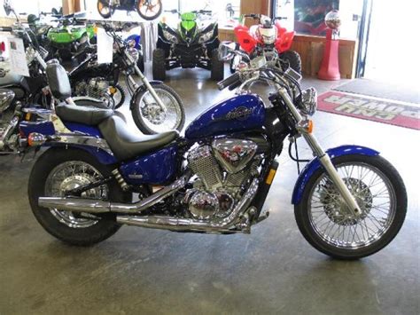 If you would like to get a quote on a new 2004 honda shadow vlx use our build your own tool, or compare this bike to other cruiser motorcycles.to view more specifications, visit our detailed specifications. 2004 Honda VT600 Shadow VLX Deluxe - Moto.ZombDrive.COM