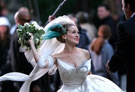 Sarah Jessica Parker Brings Back Carrie Bradshaws Wedding Dress Hot