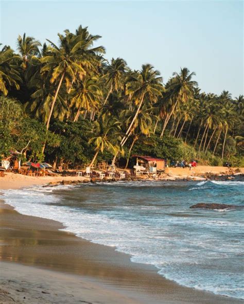 Hiriketiya Our Favourite Beach In Sri Lanka 2020 Guide Aswetravl