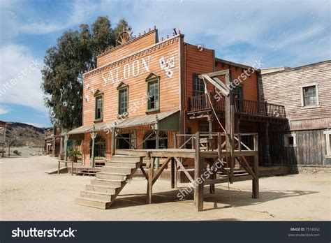 Gallow and saloon in an old American western town | Old western towns, Western town, Western saloon